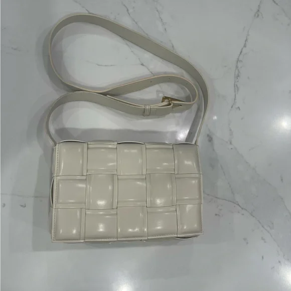 Amazon braided/woven cream crossbody purse - Picture 3 of 14